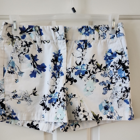 LOFT High Waist White and Blue Floral Shorts - Picture 1 of 4